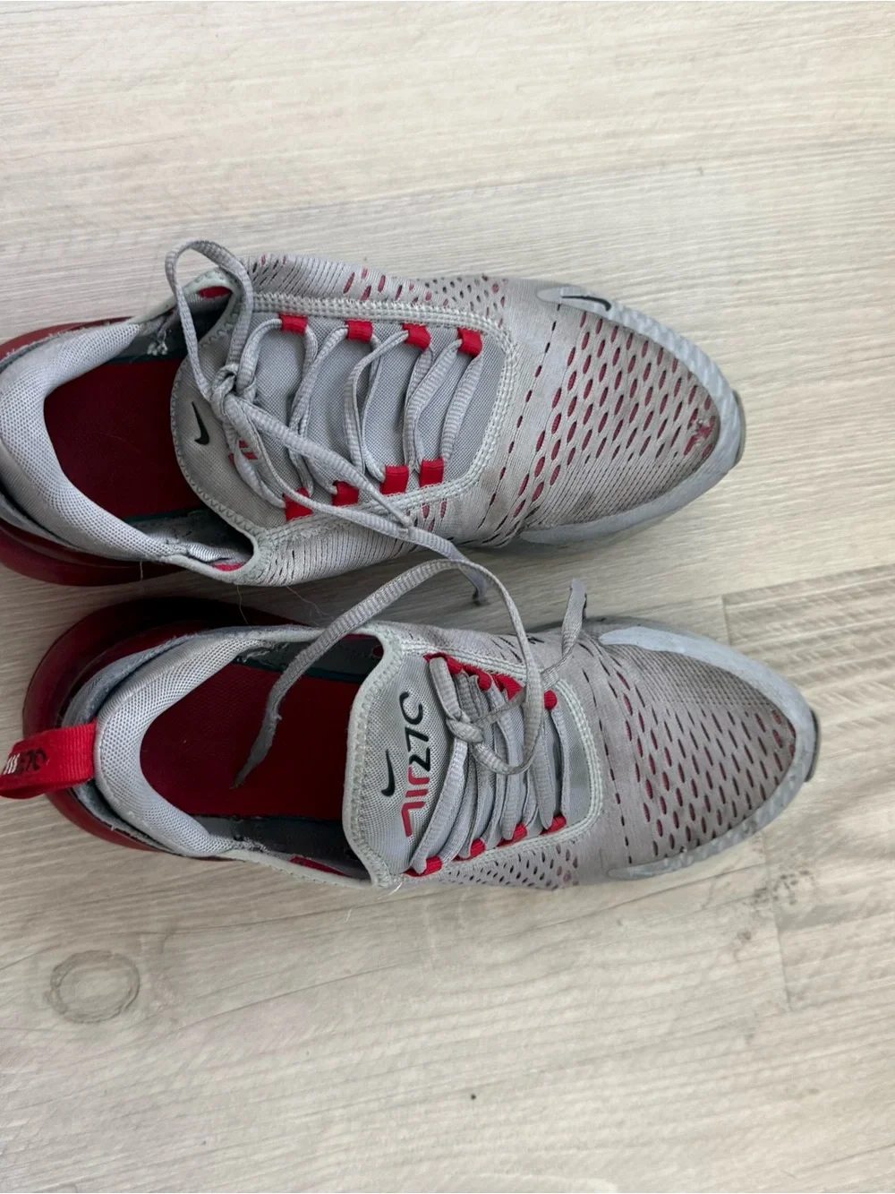 Nike Air Max 270 Wolf Grey University Red